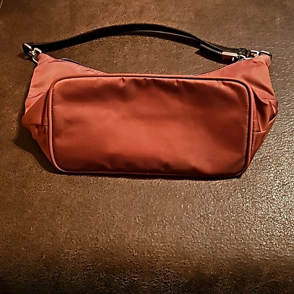 🎁Vintage PRADA Tessuto Burgundy Handbag🎁 - Picture 2 of 8